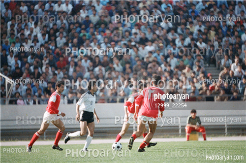 بازیکنان دهه های مختلف فوتبال ایران 1-محسن عاشوریَ,کیان طهماسبی,