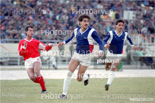 بازیکنان دهه های مختلف فوتبال ایران 8-افشین پیروانی,محسن عاشوریَ,