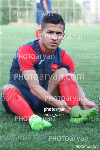 تمرین پرسپولیس در ورزشگاه خیریه عمل 96/02/23-حمید طاهرخانی,