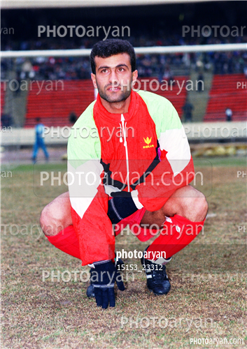 بازیکنان دهه های مختلف فوتبال ایران 2-حمیدروزبهانی,