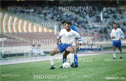 بازیکنان دهه های مختلف فوتبال ایران 5-کوروش تشت زر,