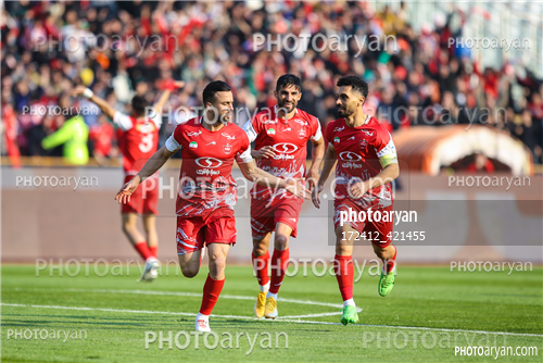 پرسپولیس  2-تراکتور  0    (1403/11/07)-سروش رفیعی,میلاد محمدی,امید عالیشاه,