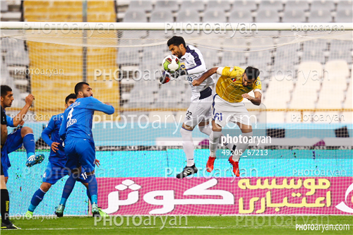 استقلال 4 - صنعت نفت آبادان 0(96/10/03)-سید حسین حسینی,روزبه چشمی,مسعودابراهیم زاده,