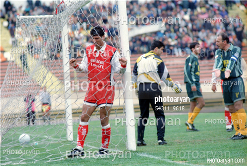 بازیکنان دهه های مختلف فوتبال ایران 14-مهدی هاشمی نصب,مارکار اقاجانیان,مهدی حاج اسبویی,