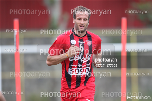 تمرین پرسپولیس در ورزشگاه درفشی فر 95/02/13-محسن بنگر,