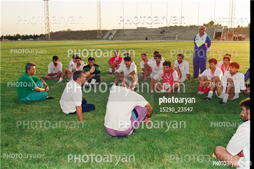 بازیکنان دهه های مختلف فوتبال ایران 2-حمید درخشان,علی دایی  Ali Daei,جواد منافی,علی اصغر مدیر روستا,علیرضا دلیخون,علی پروین  Ali Parvin,ناصر ابراهیمی,امیر حاج‌رضایی,