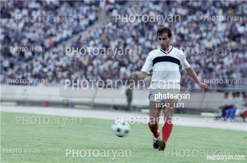 بازیکنان دهه های مختلف فوتبال ایران 3-محسن عاشوریَ,
