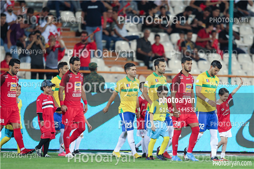 پرسپولیس 1- صنعت نفت  0 (98/06/25)-شجاع خلیل زاده,علی علیپور,محمد اهل شاخه,سیامک نعمتی,مسلم مجدمی,مهدی حنفی,