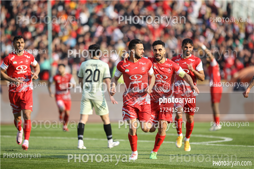 پرسپولیس  2-تراکتور  0    (1403/11/07)-سروش رفیعی,علی علیپور,میلاد محمدی,امید عالیشاه,