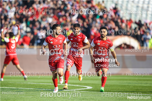 پرسپولیس  2-تراکتور  0    (1403/11/07)-سروش رفیعی,میلاد محمدی,امید عالیشاه,