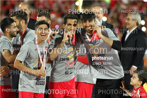 جشن قهرمانی تیم فوتبال پرسپولیس 96/01/30-علیرضا بیرانوند,وحید امیری,محمد امین آرام طبع,
