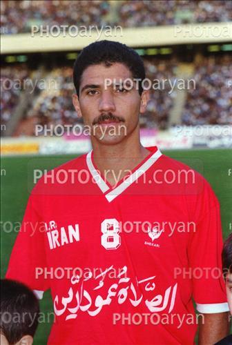 <span style='background: #33747a;font-weight: 300;font-size: 10px;box-shadow: 2px 3px 5px black;border-radius: 2px;margin: 2px;color: #fff;padding: 2px 5px;font - size: 10px;line - height: 22px; '>مجتبی محرمی</span> 