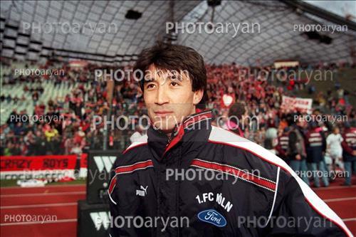 <span style='background: #33747a;font-weight: 300;font-size: 10px;box-shadow: 2px 3px 5px black;border-radius: 2px;margin: 2px;color: #fff;padding: 2px 5px;font - size: 10px;line - height: 22px; '>خداداد عزیزی  Khodadad Azizi</span> 