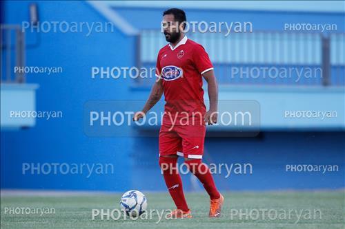 <span style='background: #33747a;font-weight: 300;font-size: 10px;box-shadow: 2px 3px 5px black;border-radius: 2px;margin: 2px;color: #fff;padding: 2px 5px;font - size: 10px;line - height: 22px; '>رامین عباسی</span> 