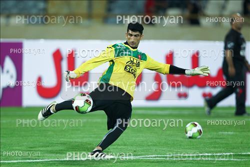 <span style='background: #33747a;font-weight: 300;font-size: 10px;box-shadow: 2px 3px 5px black;border-radius: 2px;margin: 2px;color: #fff;padding: 2px 5px;font - size: 10px;line - height: 22px; '>علیرضا بیرانوند</span> 