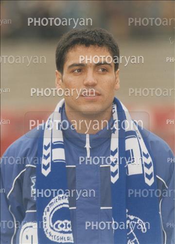 <span style='background: #33747a;box-shadow: 2px 3px 5px black;font-weight: 300;font-size: 10px;border-radius: 2px;margin: 2px;color: #fff;padding: 2px 5px;font - size: 10px;line - height: 22px; '>ستار همدانی</span> 