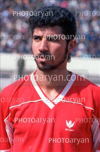 <span style='background: #33747a;font-weight: 300;font-size: 10px;box-shadow: 2px 3px 5px black;border-radius: 2px;margin: 2px;color: #fff;padding: 2px 5px;font - size: 10px;line - height: 22px; '>مجتبی محرمی</span> 