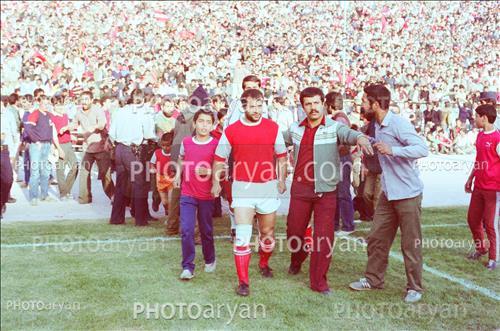 <span style='background: #33747a;font-weight: 300;font-size: 10px;box-shadow: 2px 3px 5px black;border-radius: 2px;margin: 2px;color: #fff;padding: 2px 5px;font - size: 10px;line - height: 22px; '>علی پروین  Ali Parvin</span> 