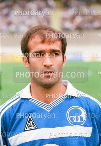 <span style='background: #33747a;font-weight: 300;font-size: 10px;box-shadow: 2px 3px 5px black;border-radius: 2px;margin: 2px;color: #fff;padding: 2px 5px;font - size: 10px;line - height: 22px; '>سیروس دین محمدی</span> 