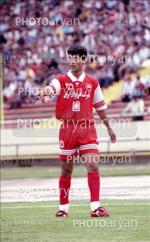 <span style='background: #33747a;font-weight: 300;font-size: 10px;box-shadow: 2px 3px 5px black;border-radius: 2px;margin: 2px;color: #fff;padding: 2px 5px;font - size: 10px;line - height: 22px; '>مهرداد میناوند</span> 