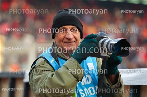 <span style='background: #33747a;font-weight: 300;font-size: 10px;box-shadow: 2px 3px 5px black;border-radius: 2px;margin: 2px;color: #fff;padding: 2px 5px;font - size: 10px;line - height: 22px; '>استاد جعفر تبریزی</span> 