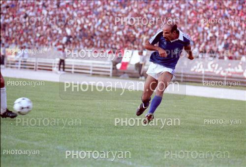 <span style='background: #33747a;font-weight: 300;font-size: 10px;box-shadow: 2px 3px 5px black;border-radius: 2px;margin: 2px;color: #fff;padding: 2px 5px;font - size: 10px;line - height: 22px; '>عبدالعلی چنگیز</span> 