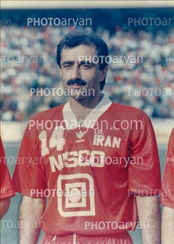 <span style='background: #33747a;box-shadow: 2px 3px 5px black;font-weight: 300;font-size: 10px;border-radius: 2px;margin: 2px;color: #fff;padding: 2px 5px;font - size: 10px;line - height: 22px; '>سید علی افتخاری</span> 