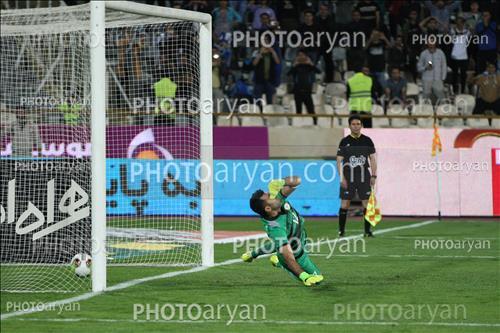 <span style='background: #33747a;box-shadow: 2px 3px 5px black;font-weight: 300;font-size: 10px;border-radius: 2px;margin: 2px;color: #fff;padding: 2px 5px;font - size: 10px;line - height: 22px; '>میلاد فراهانی</span> 