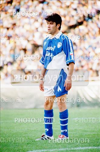 <span style='background: #33747a;box-shadow: 2px 3px 5px black;font-weight: 300;font-size: 10px;border-radius: 2px;margin: 2px;color: #fff;padding: 2px 5px;font - size: 10px;line - height: 22px; '>محمد نوازی</span> 