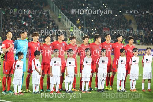 <span style='background: #33747a;font-weight: 300;font-size: 10px;box-shadow: 2px 3px 5px black;border-radius: 2px;margin: 2px;color: #fff;padding: 2px 5px;font - size: 10px;line - height: 22px; '>Ki Sung-yueng</span> 