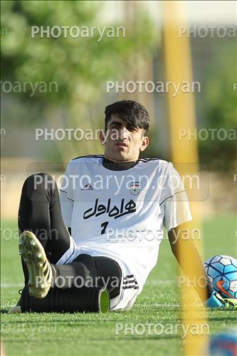 <span style='background: #33747a;font-weight: 300;font-size: 10px;box-shadow: 2px 3px 5px black;border-radius: 2px;margin: 2px;color: #fff;padding: 2px 5px;font - size: 10px;line - height: 22px; '>علیرضا بیرانوند</span> 