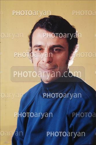 <span style='background: #33747a;box-shadow: 2px 3px 5px black;font-weight: 300;font-size: 10px;border-radius: 2px;margin: 2px;color: #fff;padding: 2px 5px;font - size: 10px;line - height: 22px; '>همایون بهزادی</span> 