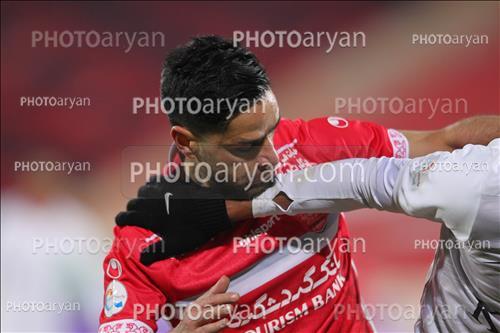 <span style='background: #33747a;font-weight: 300;font-size: 10px;box-shadow: 2px 3px 5px black;border-radius: 2px;margin: 2px;color: #fff;padding: 2px 5px;font - size: 10px;line - height: 22px; '>کمال کامیابی نیا</span> 