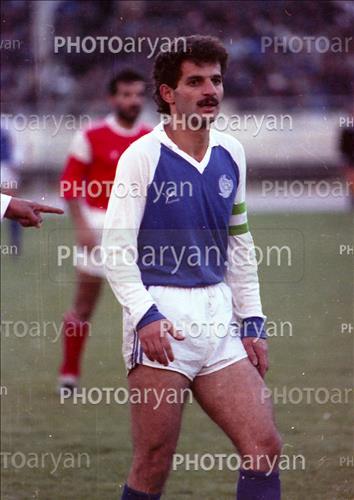 <span style='background: #33747a;box-shadow: 2px 3px 5px black;font-weight: 300;font-size: 10px;border-radius: 2px;margin: 2px;color: #fff;padding: 2px 5px;font - size: 10px;line - height: 22px; '>رضا احدی</span> 