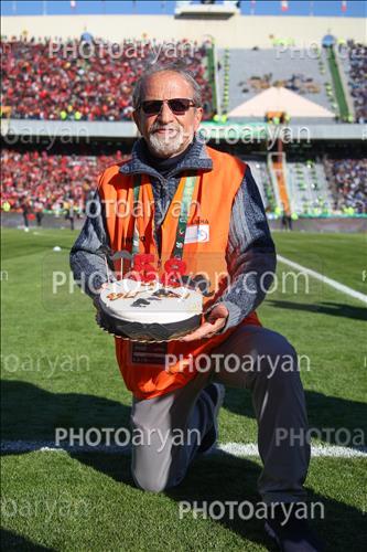 <span style='background: #33747a;font-weight: 300;font-size: 10px;box-shadow: 2px 3px 5px black;border-radius: 2px;margin: 2px;color: #fff;padding: 2px 5px;font - size: 10px;line - height: 22px; '>استاد علی کاوه</span> 