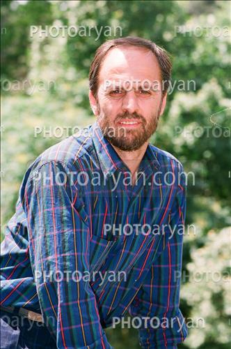 <span style='background: #33747a;box-shadow: 2px 3px 5px black;font-weight: 300;font-size: 10px;border-radius: 2px;margin: 2px;color: #fff;padding: 2px 5px;font - size: 10px;line - height: 22px; '>محمود خوردبین</span> 