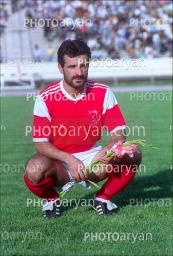 <span style='background: #33747a;box-shadow: 2px 3px 5px black;font-weight: 300;font-size: 10px;border-radius: 2px;margin: 2px;color: #fff;padding: 2px 5px;font - size: 10px;line - height: 22px; '>محمدحسن انصاری فر</span> 