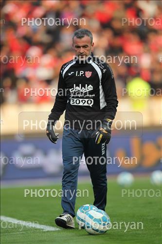 <span style='background: #33747a;font-weight: 300;font-size: 10px;box-shadow: 2px 3px 5px black;border-radius: 2px;margin: 2px;color: #fff;padding: 2px 5px;font - size: 10px;line - height: 22px; '>ایگور پانادیچ</span> 