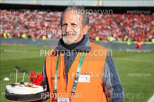 <span style='background: #33747a;font-weight: 300;font-size: 10px;box-shadow: 2px 3px 5px black;border-radius: 2px;margin: 2px;color: #fff;padding: 2px 5px;font - size: 10px;line - height: 22px; '>استاد علی کاوه</span> 