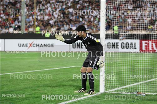 <span style='background: #33747a;font-weight: 300;font-size: 10px;box-shadow: 2px 3px 5px black;border-radius: 2px;margin: 2px;color: #fff;padding: 2px 5px;font - size: 10px;line - height: 22px; '>علیرضا بیرانوند</span> 