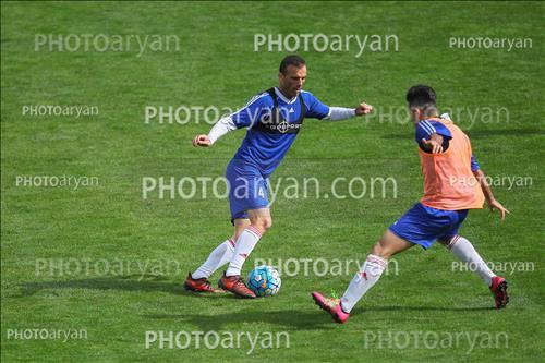 <span style='background: #33747a;font-weight: 300;font-size: 10px;box-shadow: 2px 3px 5px black;border-radius: 2px;margin: 2px;color: #fff;padding: 2px 5px;font - size: 10px;line - height: 22px; '>سید جلال حسینی</span> 