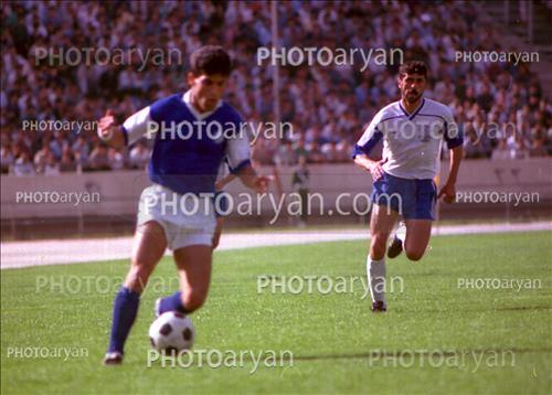 <span style='background: #33747a;font-weight: 300;font-size: 10px;box-shadow: 2px 3px 5px black;border-radius: 2px;margin: 2px;color: #fff;padding: 2px 5px;font - size: 10px;line - height: 22px; '>امیر هاشمی مقدم</span> 