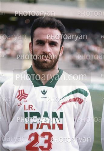 <span style='background: #33747a;box-shadow: 2px 3px 5px black;font-weight: 300;font-size: 10px;border-radius: 2px;margin: 2px;color: #fff;padding: 2px 5px;font - size: 10px;line - height: 22px; '>علی‌اکبر یوسفی</span> 