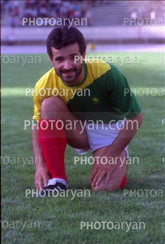 <span style='background: #33747a;box-shadow: 2px 3px 5px black;font-weight: 300;font-size: 10px;border-radius: 2px;margin: 2px;color: #fff;padding: 2px 5px;font - size: 10px;line - height: 22px; '>محمدحسن انصاری فر</span> 