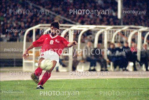 <span style='background: #33747a;font-weight: 300;font-size: 10px;box-shadow: 2px 3px 5px black;border-radius: 2px;margin: 2px;color: #fff;padding: 2px 5px;font - size: 10px;line - height: 22px; '>امیر قلعه نویی</span> 