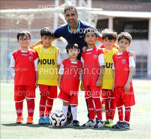 <span style='background: #33747a;font-weight: 300;font-size: 10px;box-shadow: 2px 3px 5px black;border-radius: 2px;margin: 2px;color: #fff;padding: 2px 5px;font - size: 10px;line - height: 22px; '>ولی رضایی</span> <span style='background: #33747a;font-weight: 300;font-size: 10px;box-shadow: 2px 3px 5px black;border-radius: 2px;margin: 2px;color: #fff;padding: 2px 5px;font - size: 10px;line - height: 22px; '>سیدآریا بزرگواری</span> 