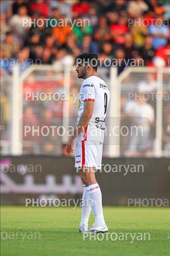 <span style='background: #33747a;box-shadow: 2px 3px 5px black;font-weight: 300;font-size: 10px;border-radius: 2px;margin: 2px;color: #fff;padding: 2px 5px;font - size: 10px;line - height: 22px; '>مهدی ترابی</span> 