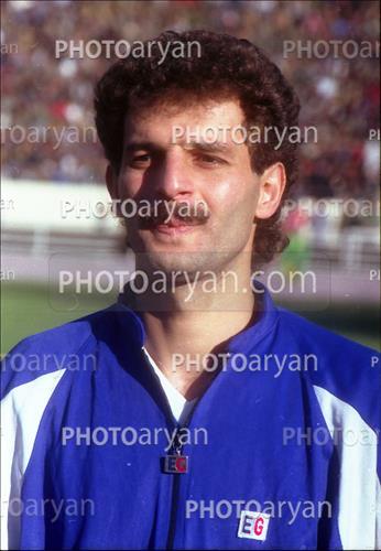 <span style='background: #33747a;box-shadow: 2px 3px 5px black;font-weight: 300;font-size: 10px;border-radius: 2px;margin: 2px;color: #fff;padding: 2px 5px;font - size: 10px;line - height: 22px; '>رضا احدی</span> 