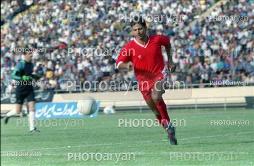 <span style='background: #33747a;box-shadow: 2px 3px 5px black;font-weight: 300;font-size: 10px;border-radius: 2px;margin: 2px;color: #fff;padding: 2px 5px;font - size: 10px;line - height: 22px; '>فریبرز مرادی</span> 