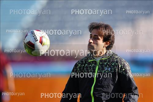 <span style='background: #33747a;box-shadow: 2px 3px 5px black;font-weight: 300;font-size: 10px;border-radius: 2px;margin: 2px;color: #fff;padding: 2px 5px;font - size: 10px;line - height: 22px; '>مهدی رجب زاده</span> 